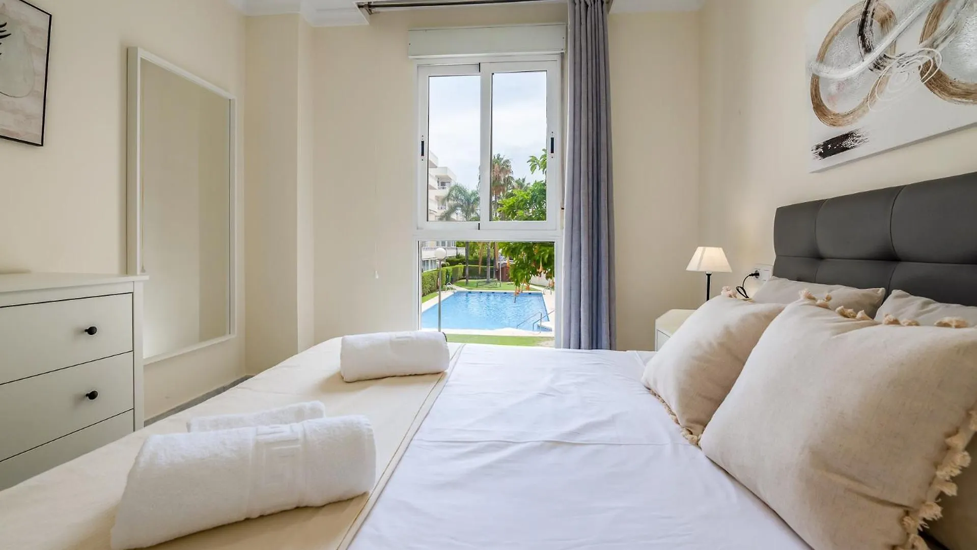 Oleholidays Napoleon 3 Junto A Alicate Playa Marbella Spain