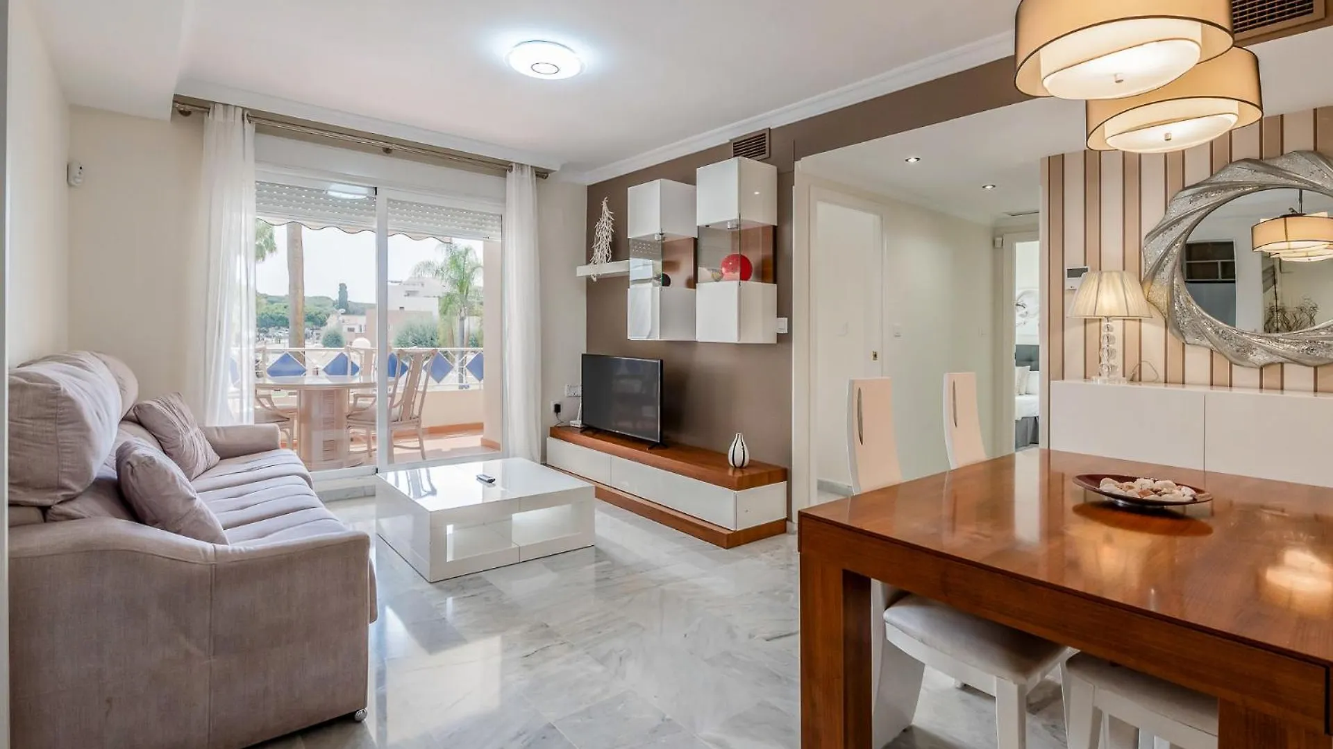 Oleholidays Napoleon 3 Junto A Alicate Playa Marbella 0*,  Spain